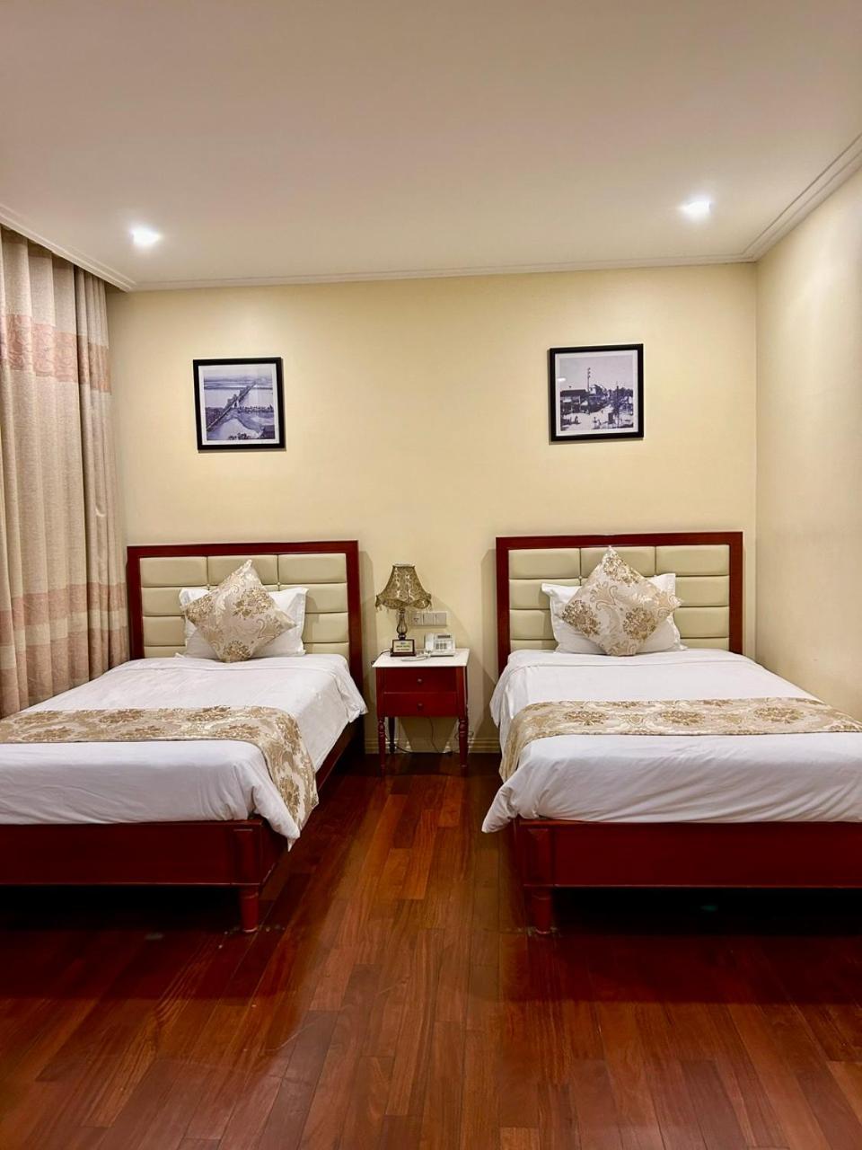 Khach San Sa Chi - Mong Cai Hotell Exteriör bild